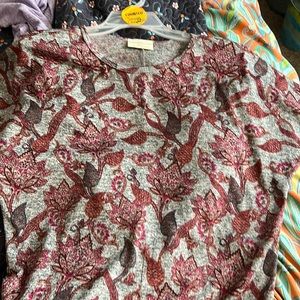 Brand new woman’s tshirt gray and shades of red
